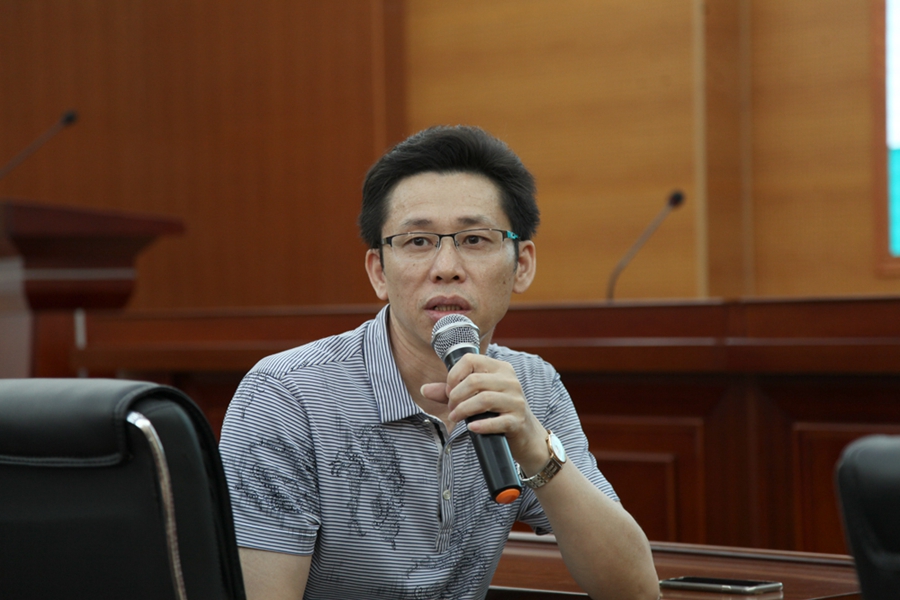 鏉庡叾鍗庡壇鏍￠暱鐐硅瘎.jpg