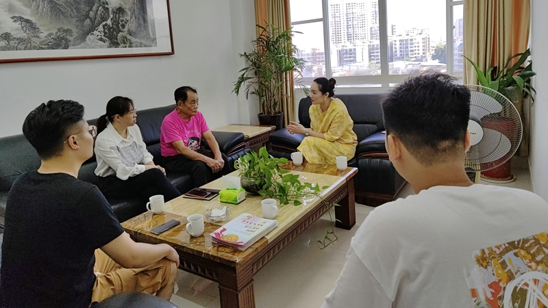 06 王予嘉一行与柳城县委宣传部有关同志座谈.jpg
