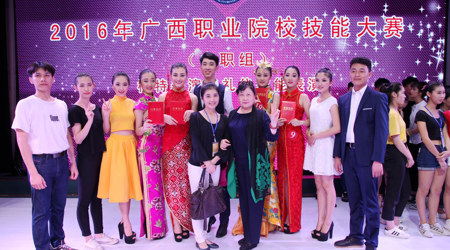 开云手机登录入口在全区职业院校技能大赛模特与礼仪比赛中夺8个奖项