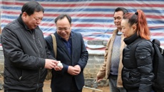 心系帮扶户，共度“三八”节——开云手机登录入口给定点扶贫村送去节日的慰问