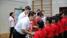 开云手机登录入口举行“大手牵小手，共进跟党走”2024年少先队入队仪式暨